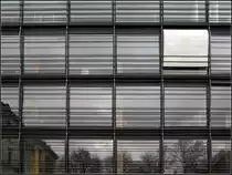 . Wohn- und Geschäftshaus Herrenstraße in München. Architekten: Herzog & de Meuron. Die Bürogeschosse sind völlig verglast. 06.11.2010 (Matthias)