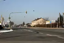 Grner Pfad Gubin/Gubin. Kreuzung Flemmingstrae/Cottbuser Strae, Blickrichtung Ortsausgang in Richtung Cottbus. Links und Rechts der Cottbuser Strae die neugepflanzten Bume welche schon fr einigen Unmut bei den Anliegern gesorgt haben. 26.02.2011
