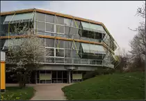 . Realschule (frher Progymnasium) Lorch - 

Dieses Schulgebude war das erste von vier Gebuden der Architekten Behnisch und Partner  Auf dem Schfersfeld  in Lorch. Das vllig verglaste Bauwerk wurde 1973 fertiggestellt. 

http://architektur.startbilder.de/name/galerie/kategorie/architekten~behnisch-und-partner~1973-realschule-lorch.html

18.04.2010 (Matthias)