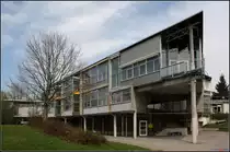 . Seit 1982 erg�nzt das Hauptschulgeb�ude das Schulgel�nde  Auf dem Sch�fersfeld  in Lorch. Geplant wurde es ebenfalls vom Team um den Architekten G�nter Behnisch. 1984 erhielt das Geb�ude den Hugo-H�ring-Preis. 

Siehe auch:
http://architektur.startbilder.de/name/galerie/kategorie/architekten~behnisch-und-partner~1982-werkrealschule-lorch.html

18.04.2010 (Matthias)