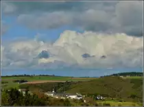 In der N�he von Nocher hat man eine sch�ne Aussicht auf das Dorf Merkholtz. 24.10.2010 (Jeanny)