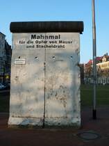 Ein Stck orginal Berliner Mauer, am Welfenplatz in Hannover, am 01.03.2011.