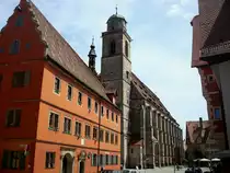 Dinkelsb�hl, Das M�nster St.Georg erbaut 1448-99, davor das alte Rathaus, Juni 2010
