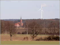 Vom oberen Vorhafen der Schleuse Uelzen II am Elbe-Seitenkanal bot sich am 06.03.2011 ein Blick hinber zur Kirche des kleinen Dorfes Lehmke.