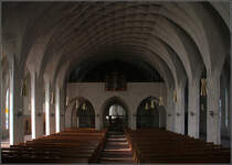 . St. Johann Baptist, Neu-Ulm: Blick durch das Mittelschiff nach hinten. 02.03.2011 (Matthias)
