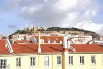 LISBOA (Concelho de Lisboa), 15.02.2011, Blick vom Rossio-Bahnhof zum Castelo de S�o Jorge