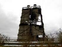 Ein zerfallender Khlturm auf einem aufgegebenen Industriegelnde in Bochum-Hiltrop am 13.03.2011.