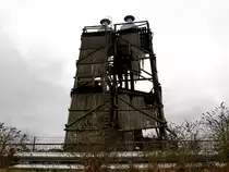 Ein zerfallender K�hlturm auf einem aufgegebenen Industriegel�nde in Bochum-Hiltrop am 13.03.2011.