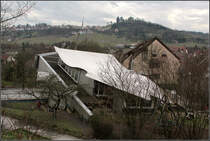 . Ein gestrandetes Schiff bei den Weinbergen in Stuttgart-Luginsland - 

Kindergarten von Behnisch und Partner, fertigestellt 1990. Wertung: Lustige Idee, die aber nicht unbedingt zur Nachahmung zu empfehen ist. 

http://www.behnisch-partner.de/projects/educational-buildings/kindergarten-luginsland

14.03.2011 (Matthias)
