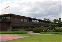 . Rehaklinik (REHAB) in Basel - 

Das Zentrum f�r Querschnittsgel�hmte und Hirnverletzte liegt direkt an der franz�schischen Grenze. Der rechteckige, meit zweigeschossige Bau wird durch mehrere unterschiedliche Innenh�fe gegliedert. Architekten: Herzog & de Meuron. 

http://www.herzogdemeuron.com/index/projects/complete-works/151-175/165-rehab-centre-for-spinal-cord-and-brain-injuries/IMAGE.html

Fertigstellung: 2002. 29.08.2010 (Matthias)