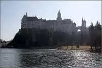 . Das Schloss Sigmaringen �ber der Donau im Gegenlicht. 02.03.2011 (Matthias)
