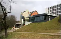 . Jugendhaus Degerloch: Hinter dem von viel Gr�n umgebenen Geb�ude f�llt das Gel�nde zum Stuttgarter Talkessel hin recht steil ab. 19.03.2011 (Matthias)