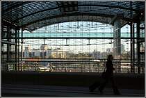 Dieser erste Eindruck vom Zentrum der Macht bietet sich aus dem Hauptbahnhof Berlin. Aufnahmedatum: 22.09.2006
