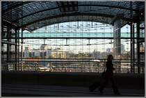 Dieser erste Eindruck vom Zentrum der Macht bietet sich aus dem Hauptbahnhof Berlin. Aufnahmedatum: 22.09.2006