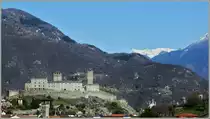 Blick auf Castelgrande, die �lteste der drei Burgen in Bellinzona.
(21.03.2011)
