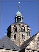 Der Vierungsturm des Mnsters St. Bonifatius in Hameln. Die Kirche wurde in der 1. Hlfte des 13. Jahrhundert erbaut. 24.03.2011