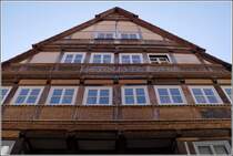 Der Giebel des Hauses Wendenstrae 8 in Hameln ist reich mit Schnitzerein verziert. 24.03.2011