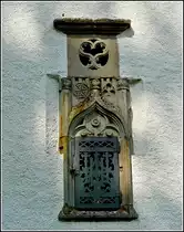 Detailaufnahme der Kirche von Rindschleiden. Wozu diese �ffnung wohl gedient haben mag? 04.09.2010 (Jeanny)