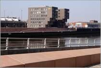 Das neu errichtete Kranhaus am Europahafen in der berseestadt Bremen, aufgenommen vom Europahafenkopf / Ludwig-Franzius-Platz. 27.03.2011