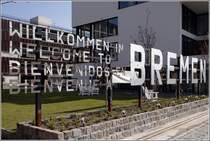 Gleich in vier Sprachen wird man am Europahafen in der berseestadt von Bremen begrt. Was die Hafencity fr Hamburg ist die berseestadt fr Bremen: ein Stadtentwicklungsprojekt fr in dieser Form nicht mehr genutzte Hafenflchen. 27.03.2011