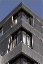 Eines der Portgebude am Europahafen in der berseestadt Bremen ist mit einer Fassadenverkleidung aus Streckmetall versehen. 27.03.2011