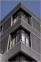 Eines der Portgeb�ude am Europahafen in der �berseestadt Bremen ist mit einer Fassadenverkleidung aus Streckmetall versehen. 27.03.2011