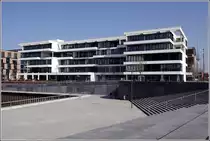 Portgeb�ude am Ende des Europahafens in der �berseestadt Bremen. Der Aufgang am Europahafenkopf ist mit zum Teil �berdimensionierten Stufen gestaltet, die zum Verweilen verleiten sollen. 27.03.2011