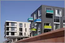 Bei diesen beiden Portgeb�uden in der Bremer �berseestadt bilden helle Klinker bzw. Metallplatten die Fassadenverkleidung. 27.03.2011