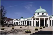 Der Hyllige Born in Bad Pyrmont und die dahinter liegende Wandelhalle. 02.04.2011