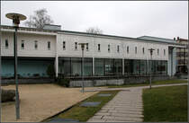 . Finanzamt Reutlingen: Im Nebengebude ist die rumlich interessante Kantine untergebracht. Holz, Glasflchen und kleine Fenster prgen die Fassade. 19.02.2011 (Matthias)