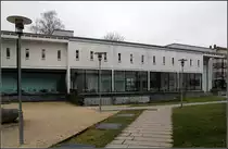 . Finanzamt Reutlingen: Im Nebengeb�ude ist die r�umlich interessante Kantine untergebracht. Holz, Glasfl�chen und kleine Fenster pr�gen die Fassade. 19.02.2011 (Matthias)