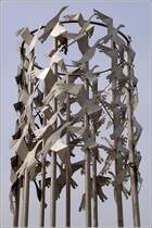  Vogelflug  heit diese von Frijo Mller-Belecke entworfene Skulptur bei der alten Liebe in Cuxhaven. 12.03.2011