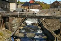 Hyttelva rauscht auf dem Weg vom Hittersj�n zur Gl�ma durch die Stadt.