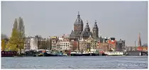 Die  Wasserstadt  Amsterdam(780000 Einwohner)ist immer eine Reise wert.1000 Br�cken, 160 Grachten und �ber 2000 Hausboote bestimmen das Bild dieser Stadt.Aufnahme am 24.04.2010.