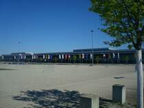 Freiburg im Breisgau, die Neue Messe neben dem Flugplatz, beherbergt mit der Rothaus-Arena den grten Veranstaltungsraum der Stadt, 2006 erffnet, April 2011 