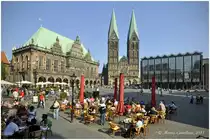  Fr�hling - Touristen genie�en am 20.04.2011 die Sonne in der guten Stube Bremen´s.
Der Marktplatz ist einer der sch�nsten in Europa.