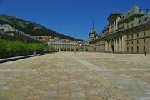 El Escorial, grsster Renaissancebau der Welt, Knigl. Residenz und 
Kloster, erbaut von 1563 bis 1584, 2000 Zimmer, 16 Hfe, 12 Kreuzgnge,
88 Brunnen  (21.05.2010) 
