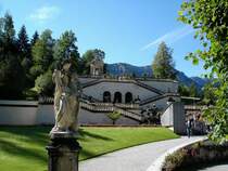 Schlo Linderhof in Bayern, das einzige von den drei Mrchenschlssern des Knigs Ludwig II, das zu seinen Lebzeiten vollendet wurde, hier der Blick zum Venustempel, Aug.2006