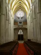 Toul, Kathedrale St. Etienne, Langschiff mit Blick auf die Orgel 
(29.06.2008)