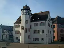 Emmendingen, das Markgrafenschlo�, ein Renaissancebau mit achteckigem Treppenturm, 2007 umfassend renoviert, beherbergt das Stadtmuseum und ein Fotomuseum, April 2011