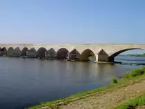 Beaugency, Loire Br�cke, �lteste Teile aus dem 14. Jahrhundert (30.06.2008)