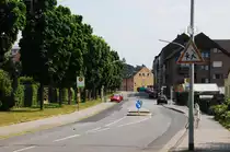 Blick von der Eisenbahnbr�cke der G�terzugumgehung an der Watelerstra�e in die obere Hohlstra�e. Rheydt den 30.April 2011