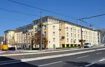 Das Hilton Hotel in Bonn (auch gelber gro�ter Kasten genannt) - 08.04.2011