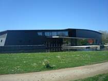 Denzlingen, Kultur-und Brgerhaus, die Nordseite mit dem Haupteingang, April 2011