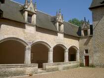 Fougres-sur-Bivre, Schlosshof (30.06.2008)