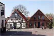 Freiburg (Elbe): Geb�ude an der Hauptstra�e. 18.04.2011