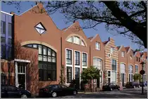 Eine holl�ndisch anmutende H�userzeile in der Deichstra�e in Bremerhaven. 24.04.2011