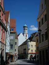 Memmingen, Blick vom Markt zur ehem.Kirche des Kreuzherrenklosters, Juli 2010