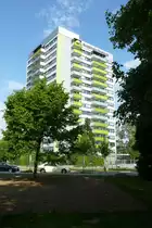 Freiburg im Breisgau, das 16-st�ckige Wohnhochhaus von 1960 im Stadtteil Weingarten wurde nach umfassender Sanierung zum ersten bundesweiten Passivwohnhochhaus, Mai 2011