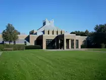 Freiburg im Breisgau, Friedhofskirche und Einsegnungshalle im Stadteil St.Georgen, Juli 2010 